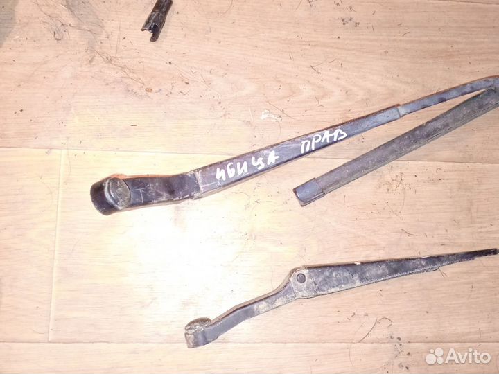 Поводок стеклоочистителя сеат Ибица 91г