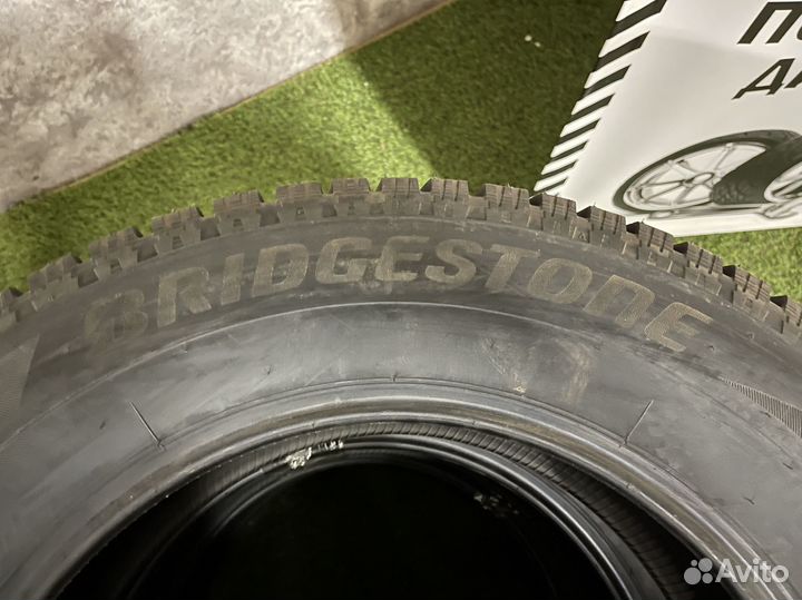 Bridgestone Blizzak Spike-02 SUV 275/50 R20 113T