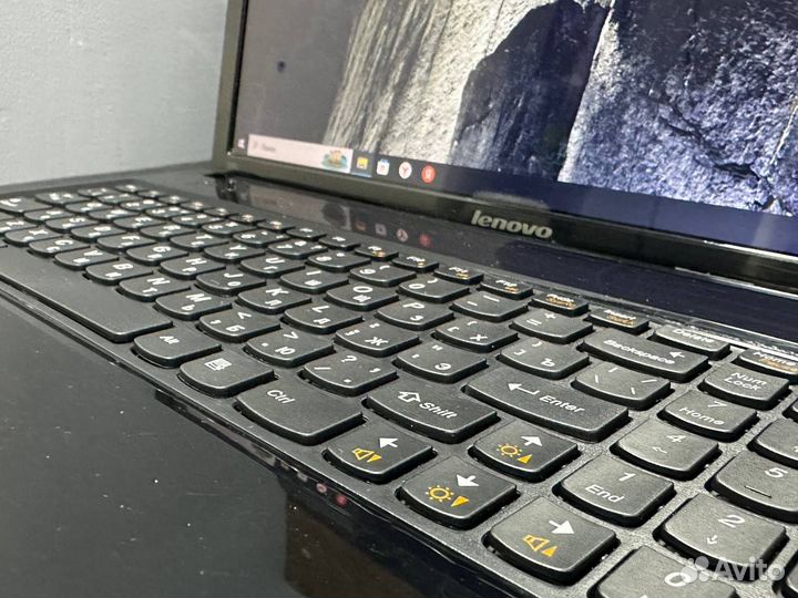 Продам ноутбук Lenovo на SSD / 8gb озу