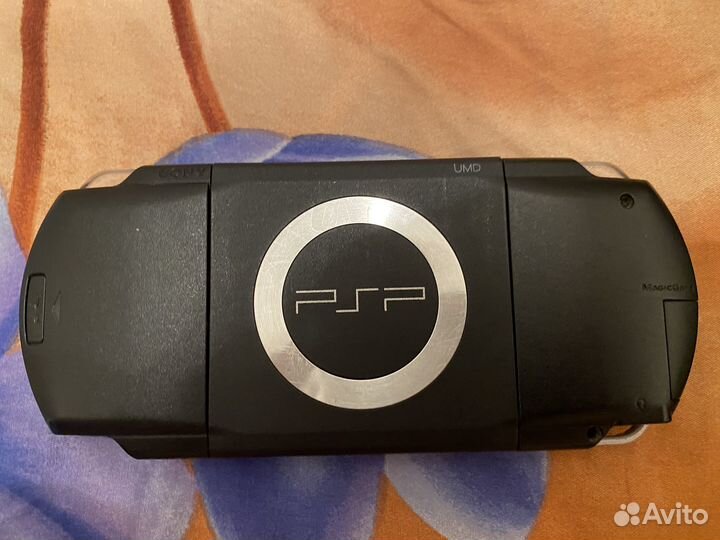 Sony psp 1004 fat +17 картриджей