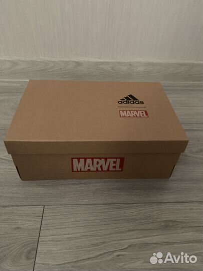 Футбольнын сороконожки adidas predator marvel