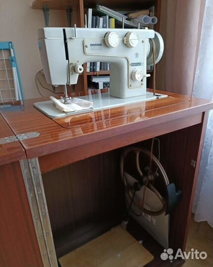 Швейная машина Чайка 2 ножная