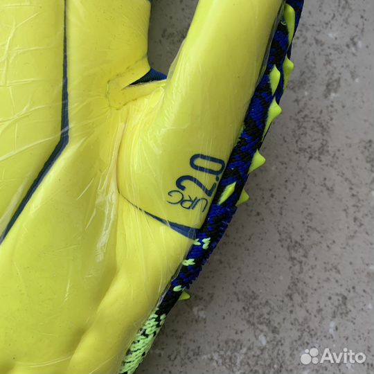 Футбольные перчатки adidas