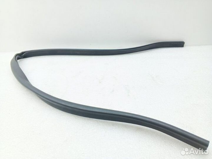 Уплотнитель капота Volkswagen Tiguan 2 1.6D DGD