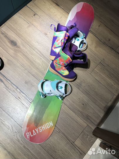 Сноуборд с креплениями и ботинками