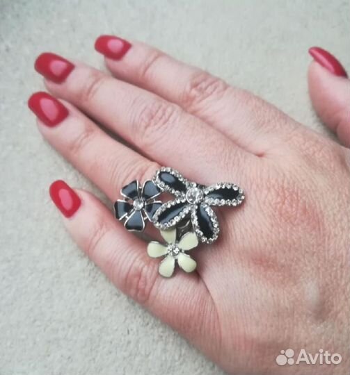 Кольцо бижутерия. крупное