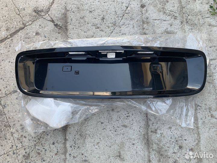 Накладка двери багажника для Nissan Primera Новая