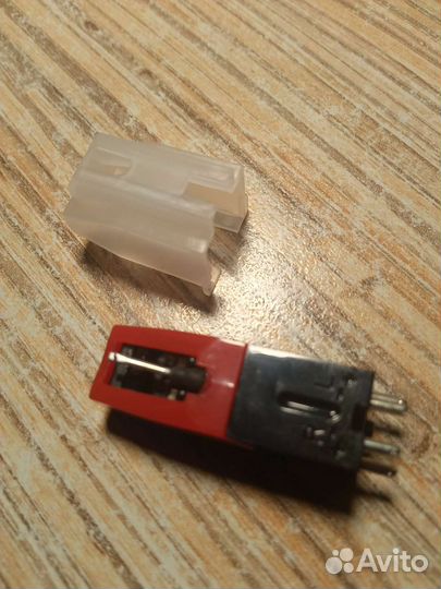 Головка звукоснимателя с иглой