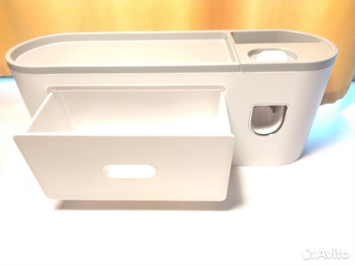 Диспенсер для зубной пасты с магнитными стаканами