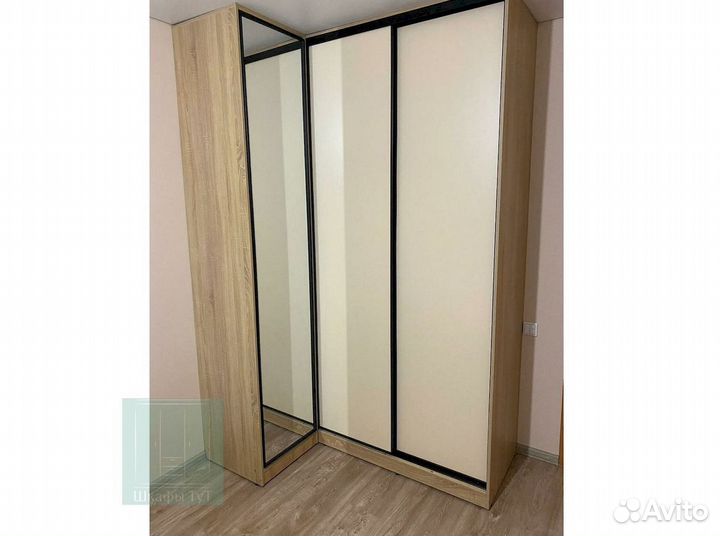 Распашной шкаф