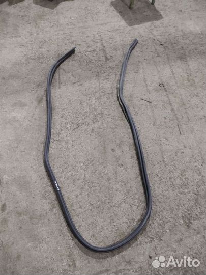 Renault Sandero 1 уплотнитель багажника