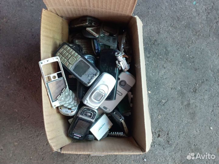 35 телефонов