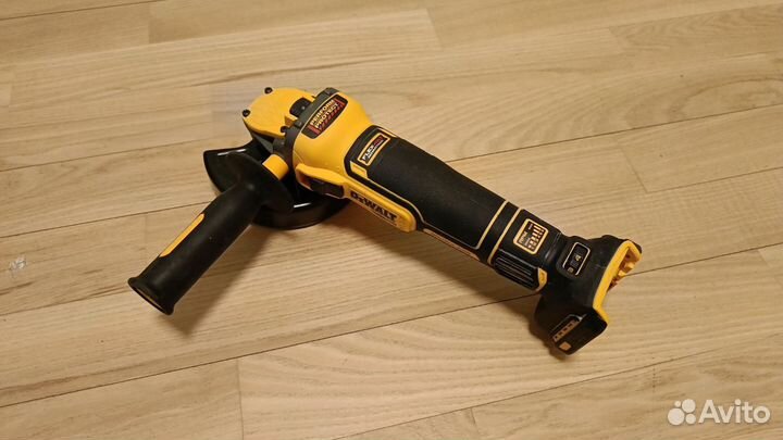 Аккумуляторная болгарка Dewalt DCG409VS