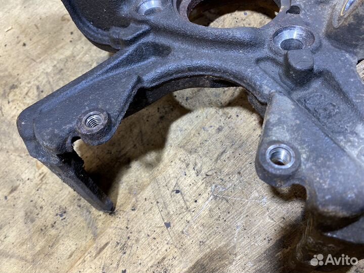 Поворотный кулак правый Skoda Octavia A5 X107