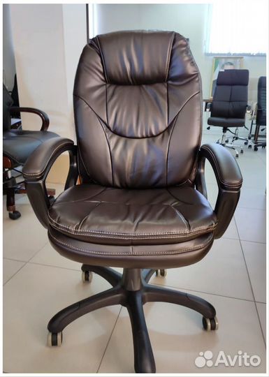 Офисное кресло