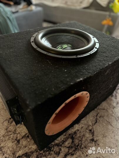 Сабвуфер DB SA275 в коробе на трубе