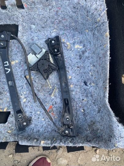 Стеклоподъемник передний Skoda Rapid 1