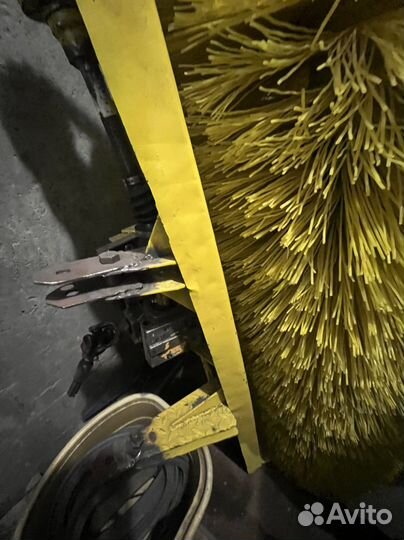 Щетка для трактора кмз