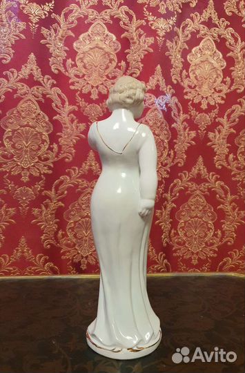 Статуэтки фарфоровые