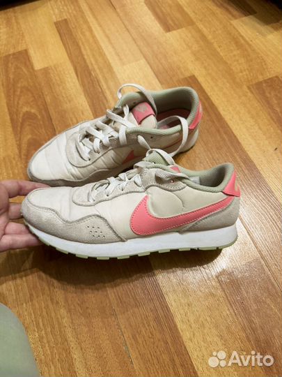 Кроссовки nike 37,5