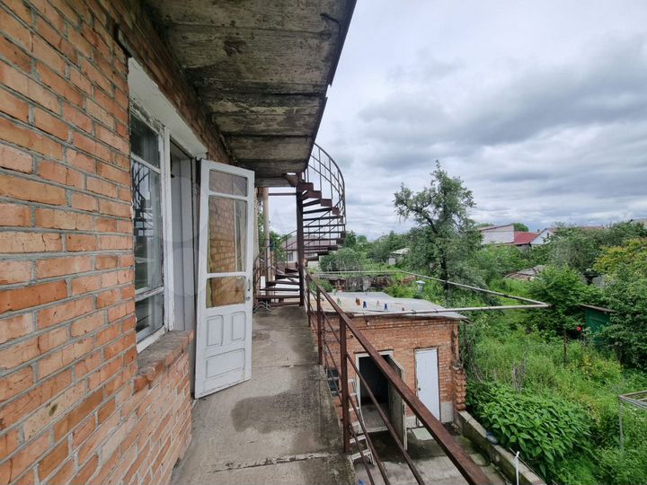 Дом 196 м² на участке 4 сот.