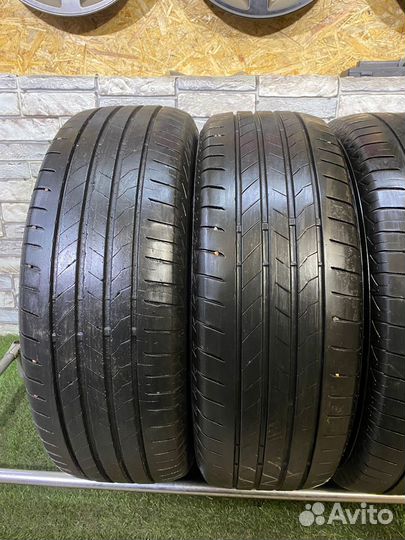 Bridgestone Alenza 001 225/65 R17