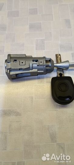 Личинка замка двери skoda rapid, vw polo