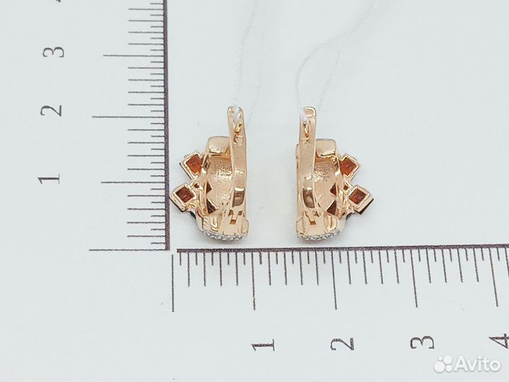 Золотые серьги с камнем