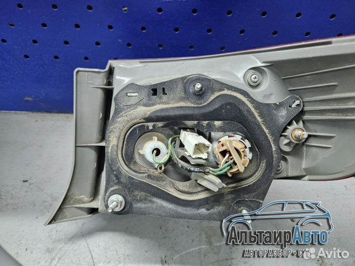 Фонарь задний левый Toyota Corolla E150 наружный