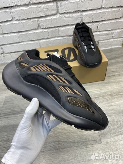 Кроссовки Adidas Yeezy Boost 700 v3