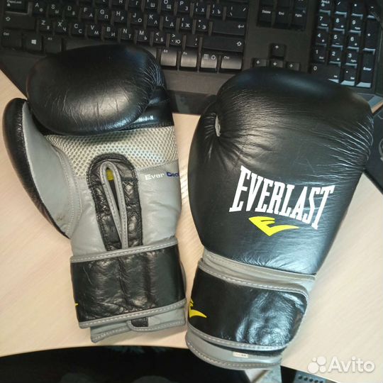 Боксерские перчатки everlast 14oz