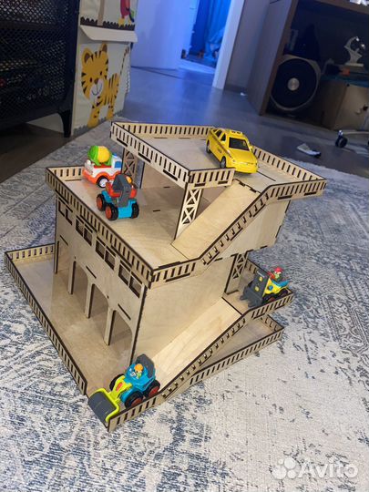 Гараж для детских машинок