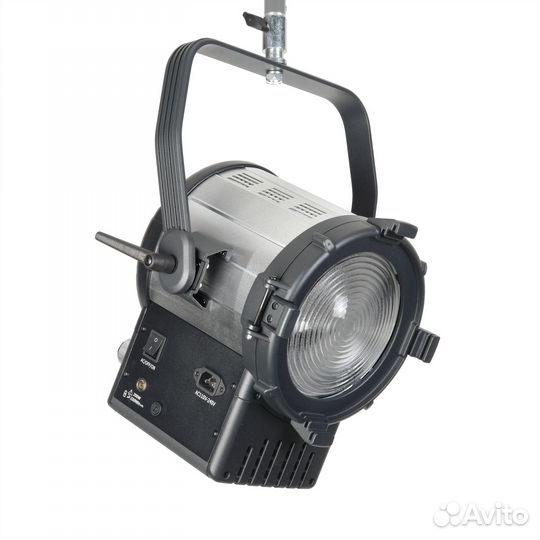 Осветитель студийный GreenBean Fresnel 200 RGB X3