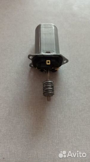 Мотор стеклоподъемника передний левый LADA Xray