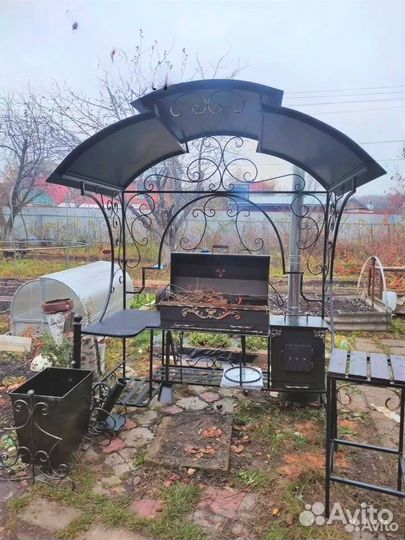 Кованый мангал с крышей
