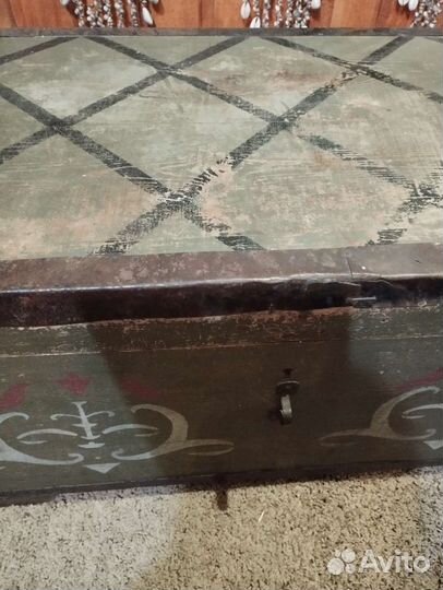 Сундук старинный