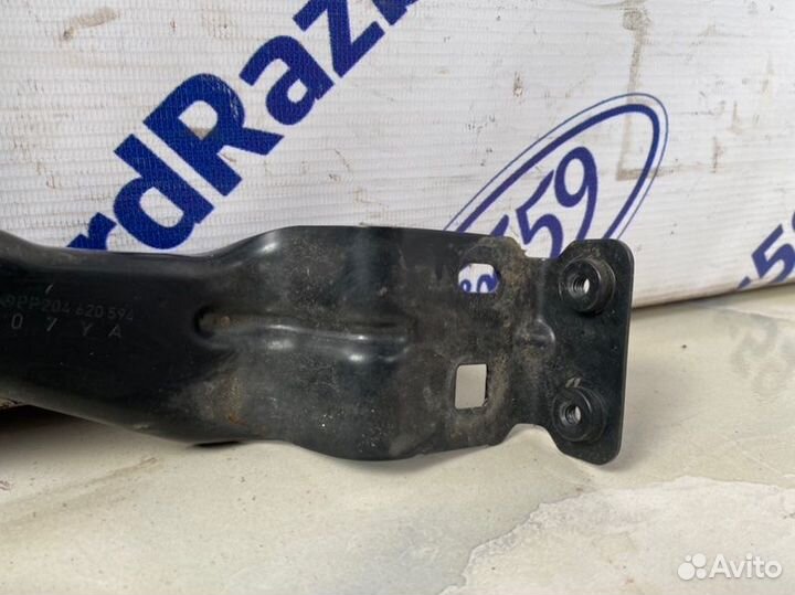 Кронштейн фары нижний правый Mercedes-Benz C-Class