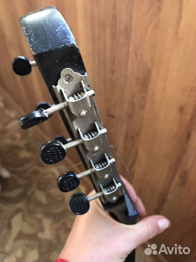 Акустическая гитара