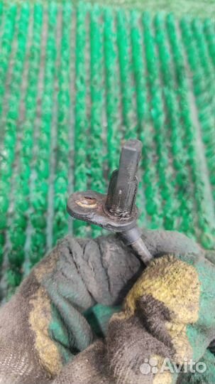 Датчик ABS передний Land Rover Freelander 2 2008