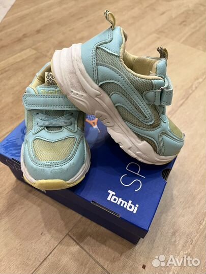 Кроссовки для девочки