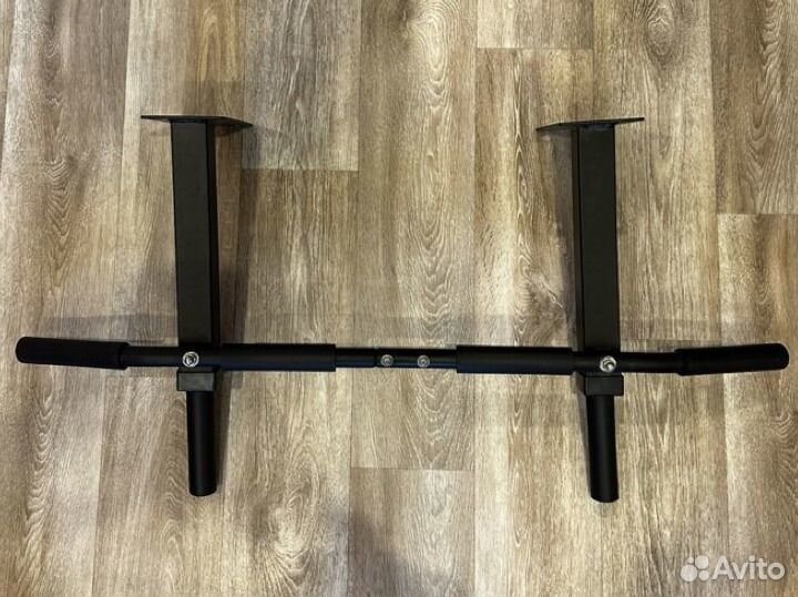 Турник настенный