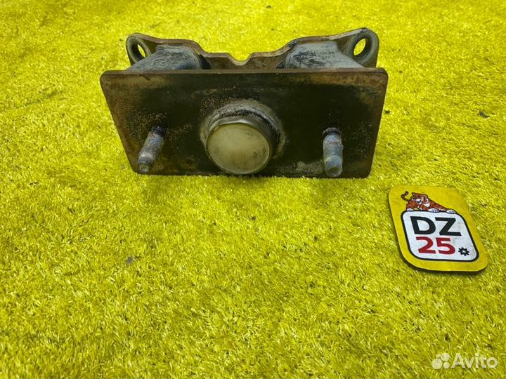 Подушка коробки передач передняя Toyota Land