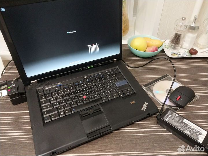 Lenovo Thinkpad W500 с док станцией и мышкой