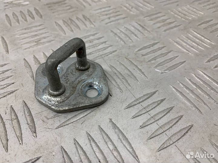 Б/У ответная часть замка двери задний правый Mazda