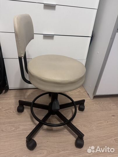 Стул мастера маникюра, лешмейкера