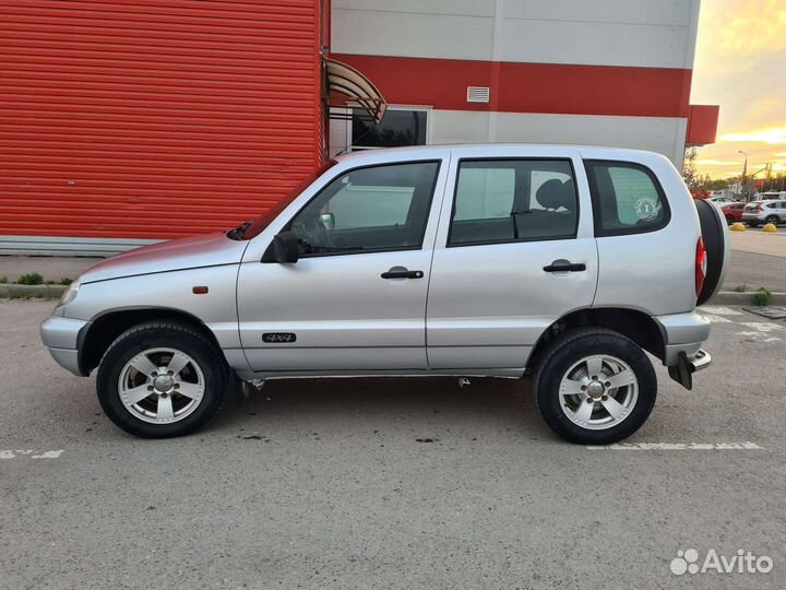 Chevrolet Niva fam 1