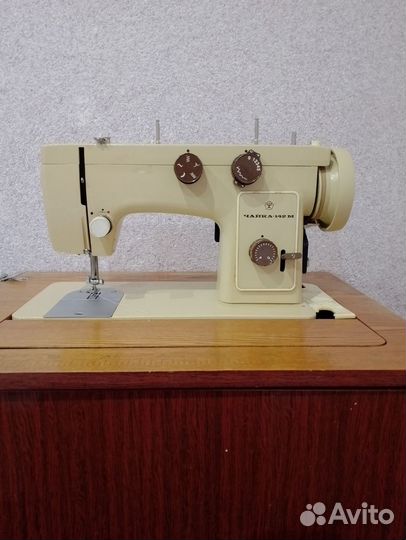 Швейная машина Чайка 142