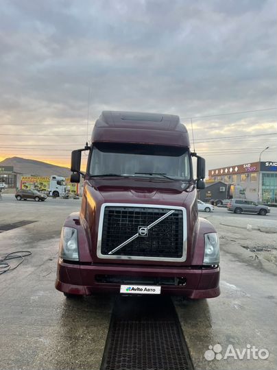 Volvo VNL 64T с полуприцепом, 2003