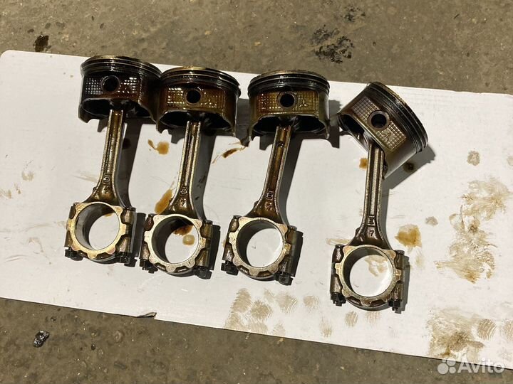 Поршень с шатуном mitsubishi 4g69