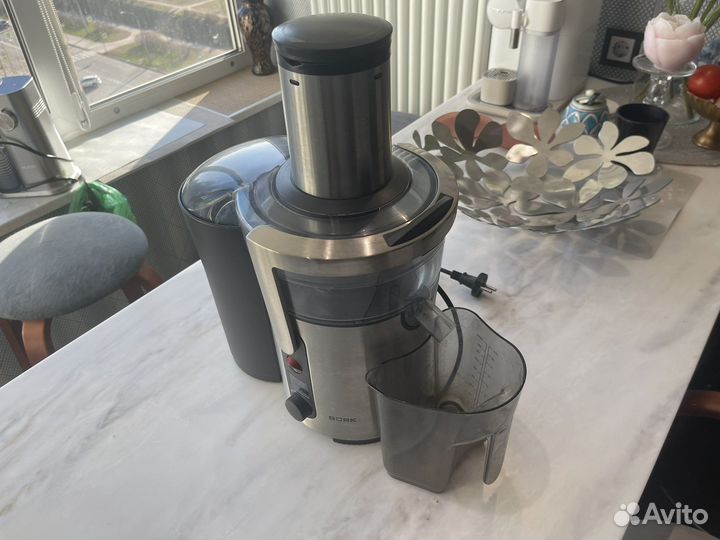 Соковыжималка Bork s700